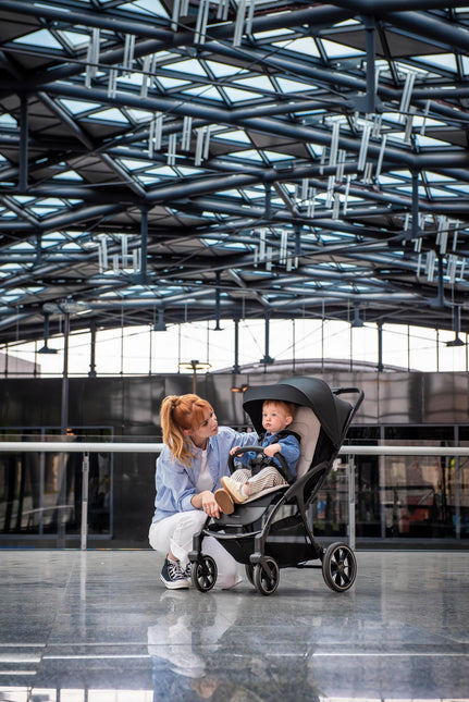Espiro Fuel Pro Dynamic Black, family using the stroller