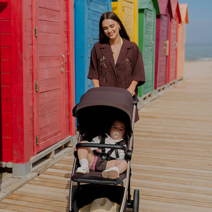 Espiro Pearl, Braune Perle, Familie mit dem Kinderwagen