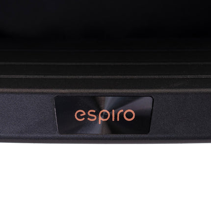 Espiro Flame, Negro atemporal, detalle del reposapiés