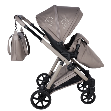 Carrycot / bassinet and toddler seat on the Junama Milano Cappuccino stroller, photo 8