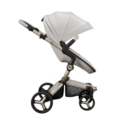 mima xari max White stroller with the canopy unzipped and pulled forward for extra sun coverage