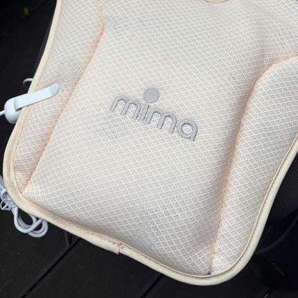 Close-up of the footrest section of the mima flo Donut Beige cooling seat pad