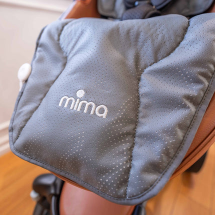 Close-up of the footrest section of the mima flo Oreo Gray cooling seat pad