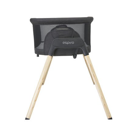 Espiro Tully, Holzschwarz, nach links schaukelnd